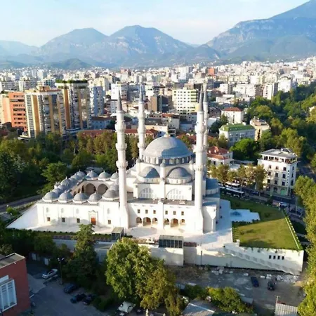 Rare Spacious 3br - Lägenhet Tirana