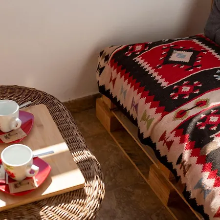 Lovely 3 Bedroom Across Tanners' Bridge, Sleeps 8 Tirana
