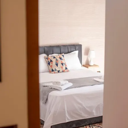 Daire Lovely 3 Bedroom Across Tanners' Bridge, Sleeps 8 Tiran