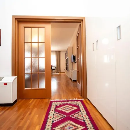 Lovely 3 Bedroom Across Tanners' Bridge, Sleeps 8 *