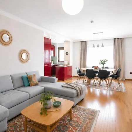 アパート Rare Spacious 3br - ティラナ