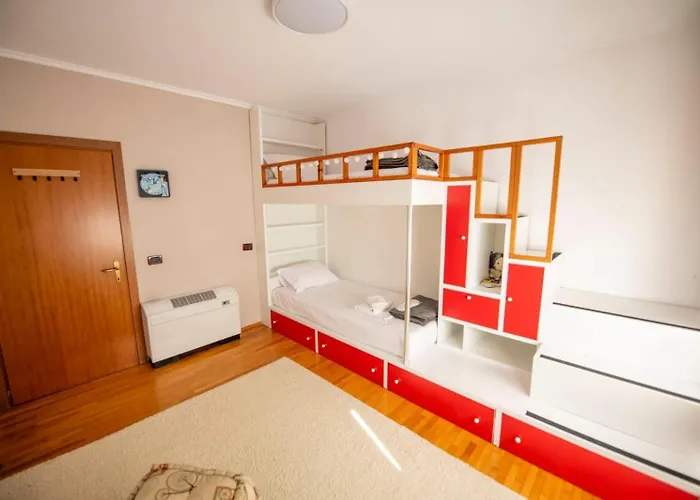 Collective Harmony 3 Bedroom Ideal For Business & Groups