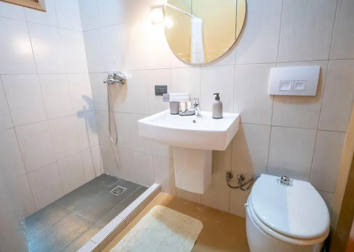 Collective Harmony 3 Bedroom Ideal For Business & Groups